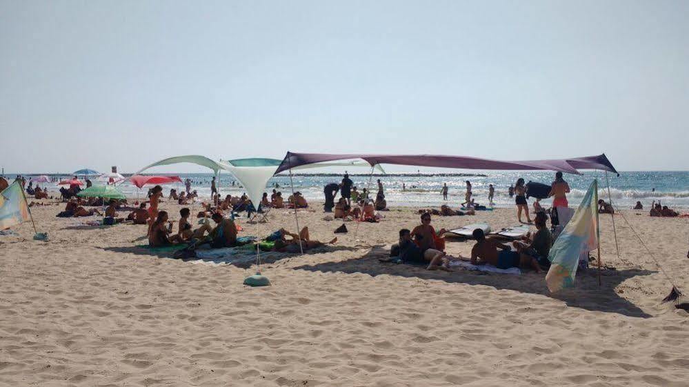 Beachfront Hostel Tel Aviv Exterior photo